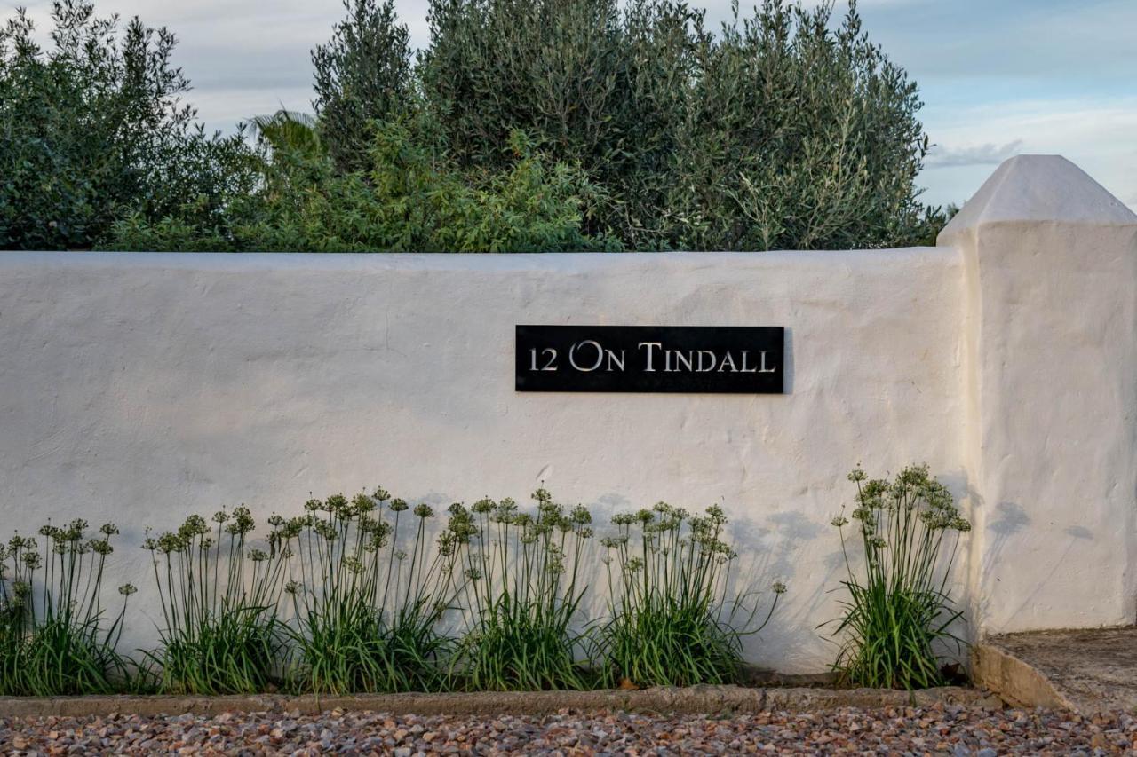 12 On Tindall McGregor Esterno foto